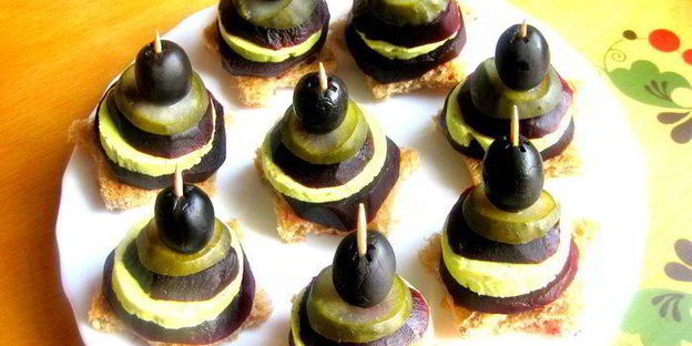 пикантные канапе из свеклы