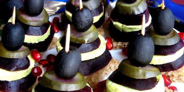 пикантные канапе из свеклы