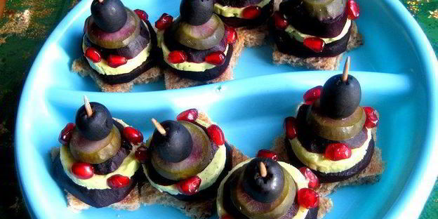 пикантные канапе из свеклы