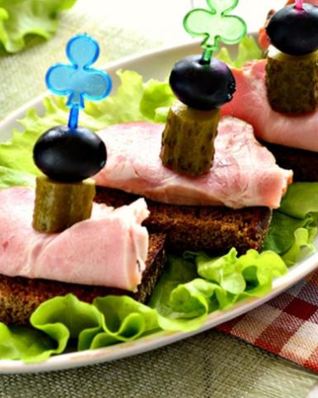 Праздничное канапе со свининой