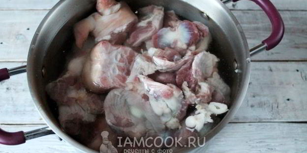 холодец из куриных желудков и свиных ножек