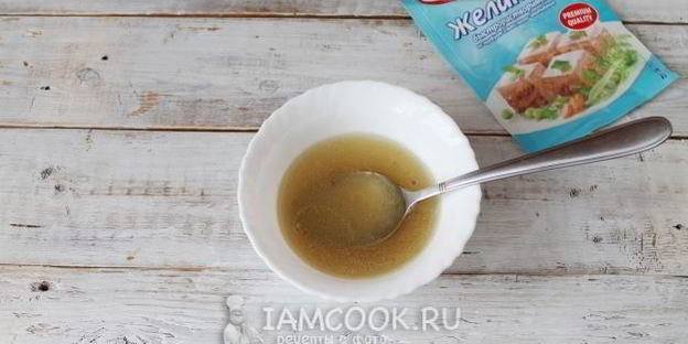 холодец из куриных желудков и свиных ножек