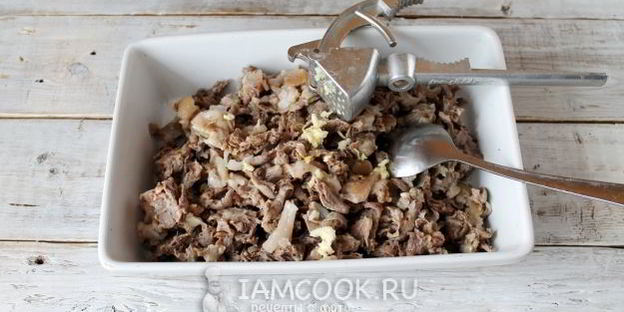 холодец из куриных желудков и свиных ножек