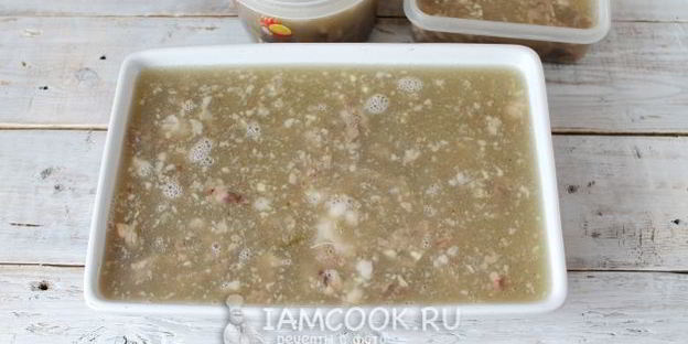 холодец из куриных желудков и свиных ножек