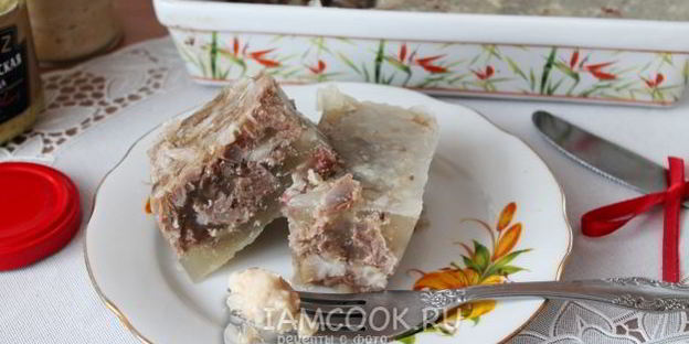 холодец из куриных желудков и свиных ножек