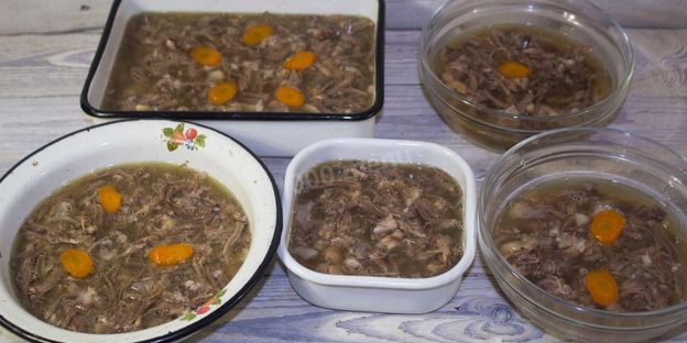 холодец из свиных ножек и говядины