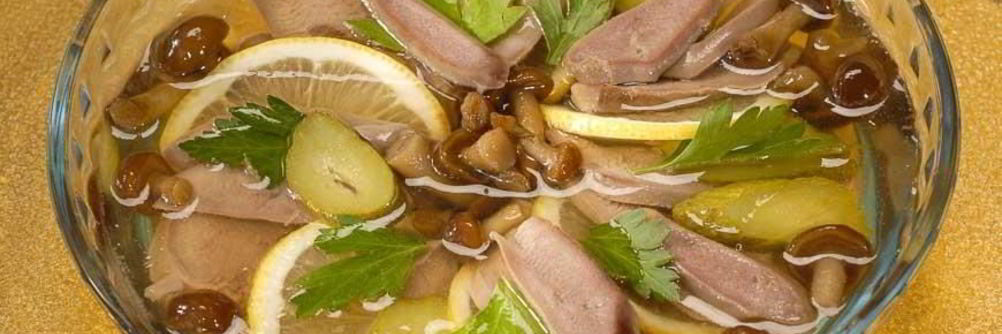 Холодец с маринованными огурцами