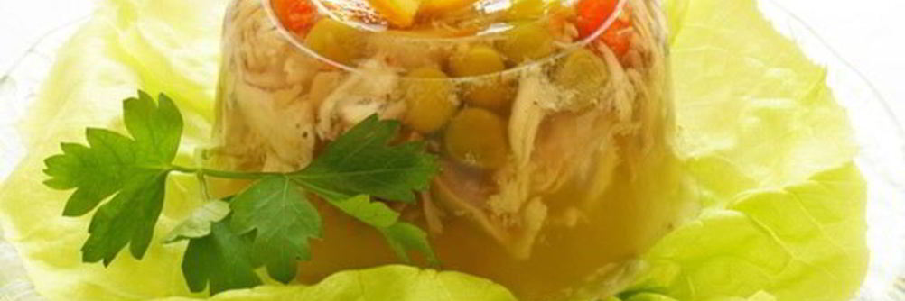 Куриный холодец с горошком