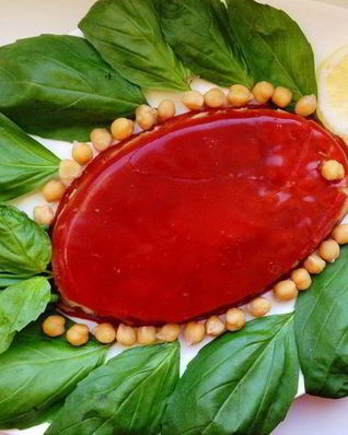 Томатный холодец с белой рыбой