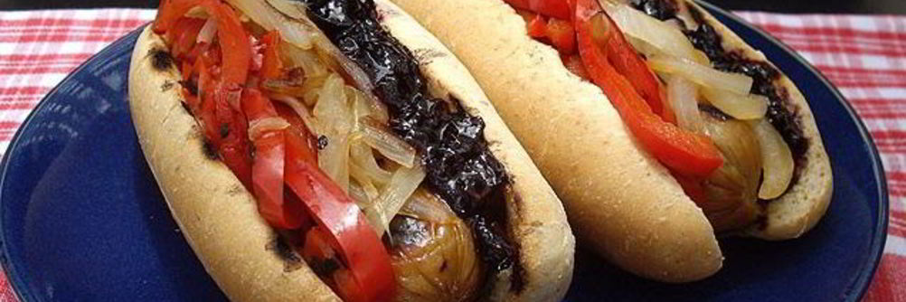 Хот-дог с кетчупом