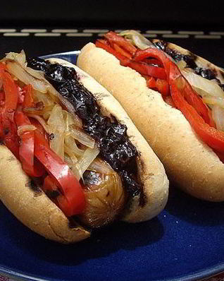 Хот-дог с кетчупом