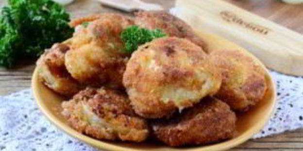 хот-дог в луковых колечках