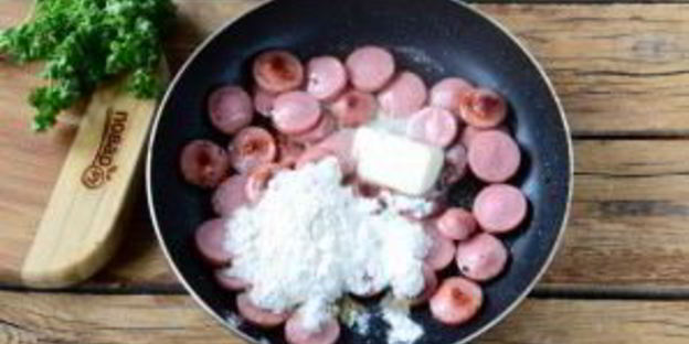 хот-дог в луковых колечках