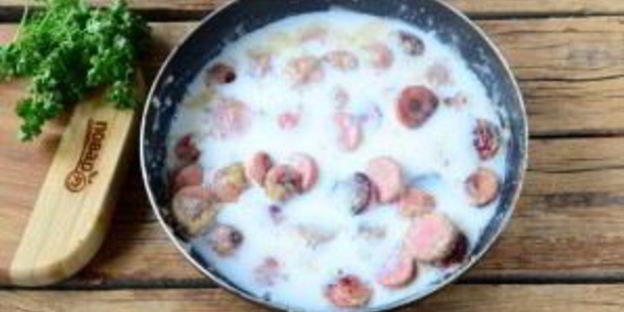 хот-дог в луковых колечках