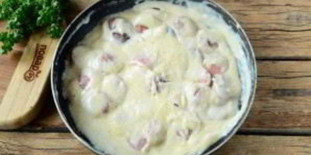 хот-дог в луковых колечках