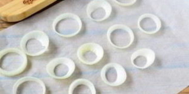 хот-дог в луковых колечках