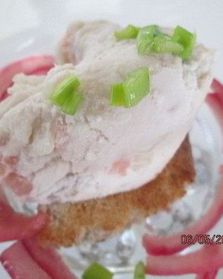 Мороженое-закуска с сельдью и маринованным луком