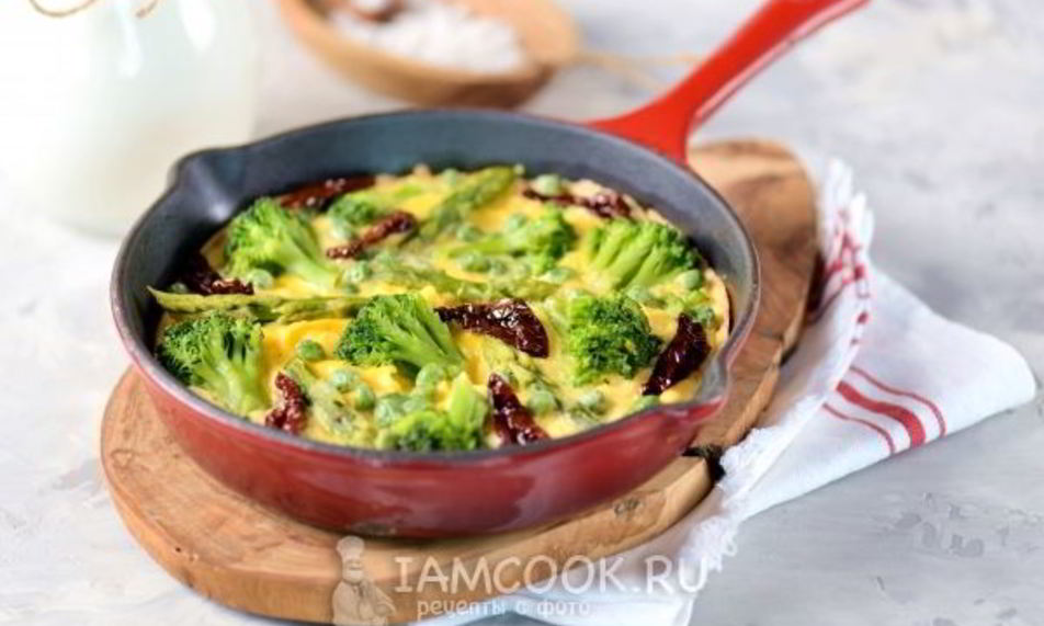 Рецепт фриттаты с брокколи, спаржей и вялеными томатами