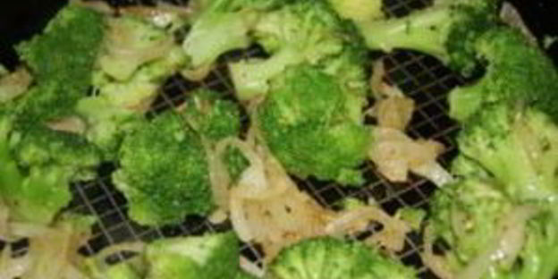 омлет с брокколи и помидорами