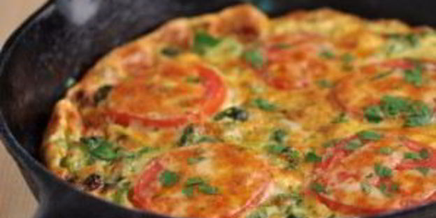 омлет с брокколи и помидорами