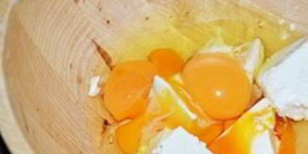 омлет с брынзой и помидорами