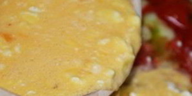 омлет с брынзой и помидорами