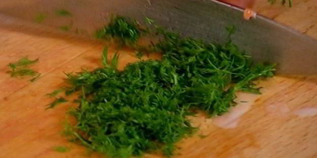 омлет с форелью и укропом