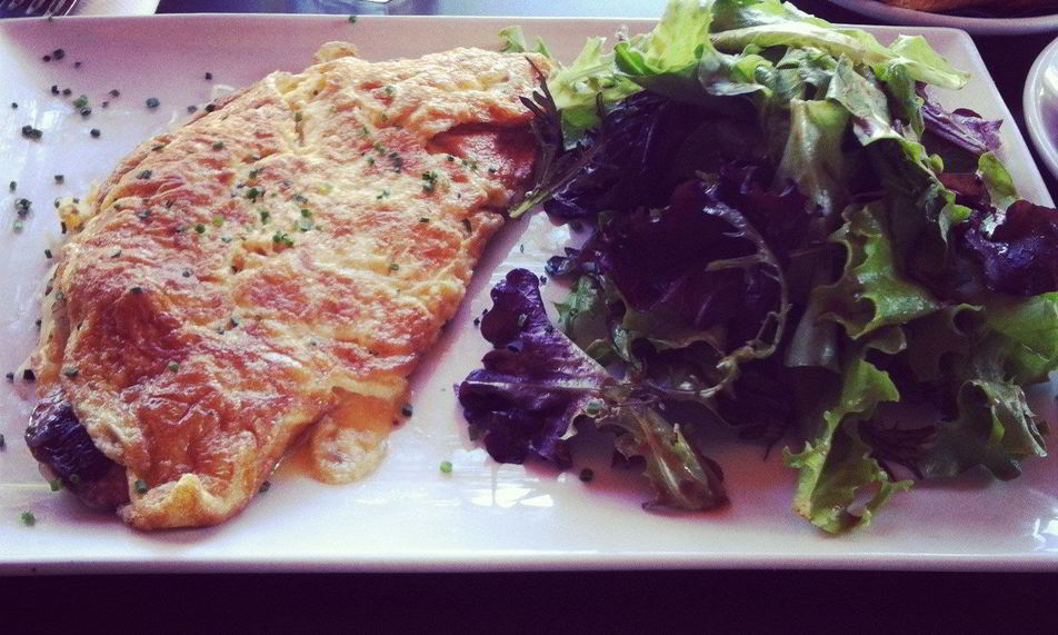 Рецепт омлета с грибами и сыром