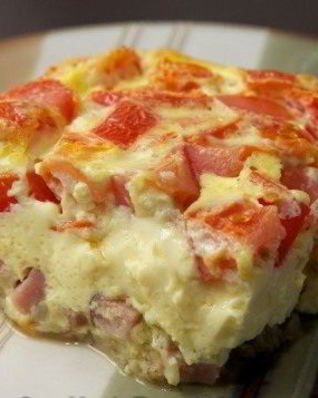 Омлет с луком и помидорами