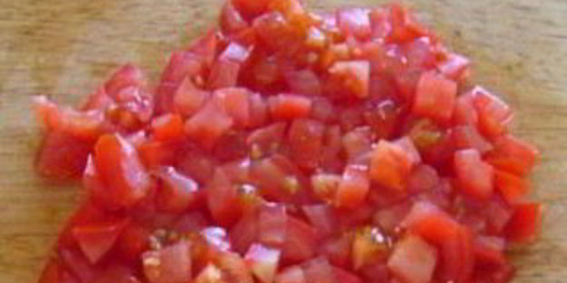 омлет с луком и помидорами