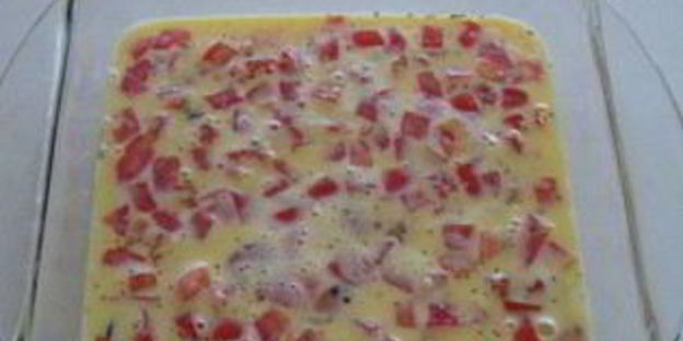 омлет с луком и помидорами