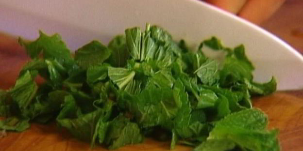 омлет с мятой и зеленым горошком