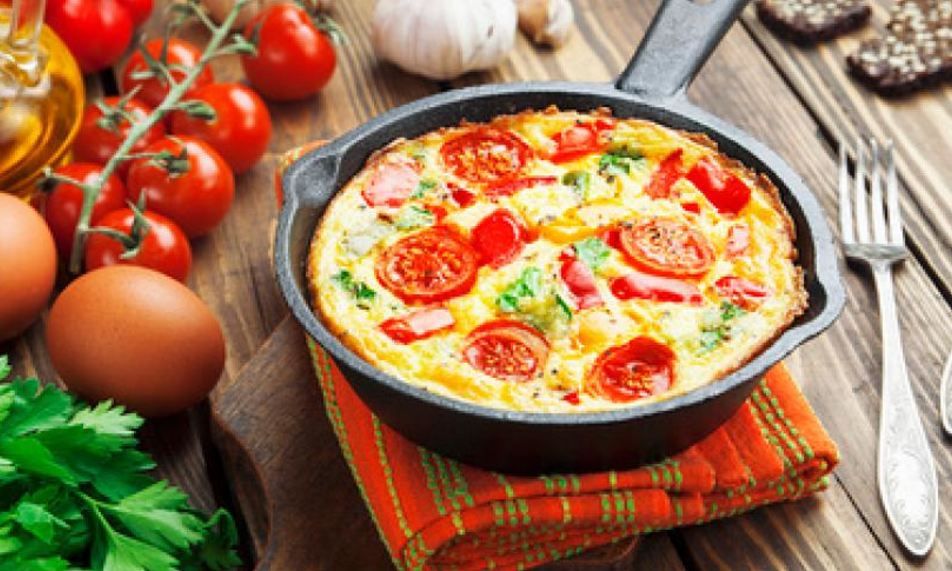 Рецепт омлета с овощами, сыром и зеленью