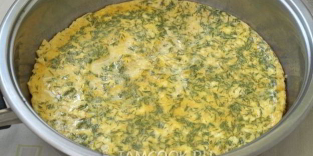 омлет с творогом на сковороде