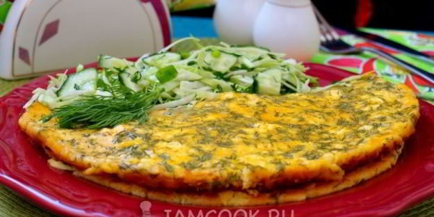 омлет с творогом на сковороде