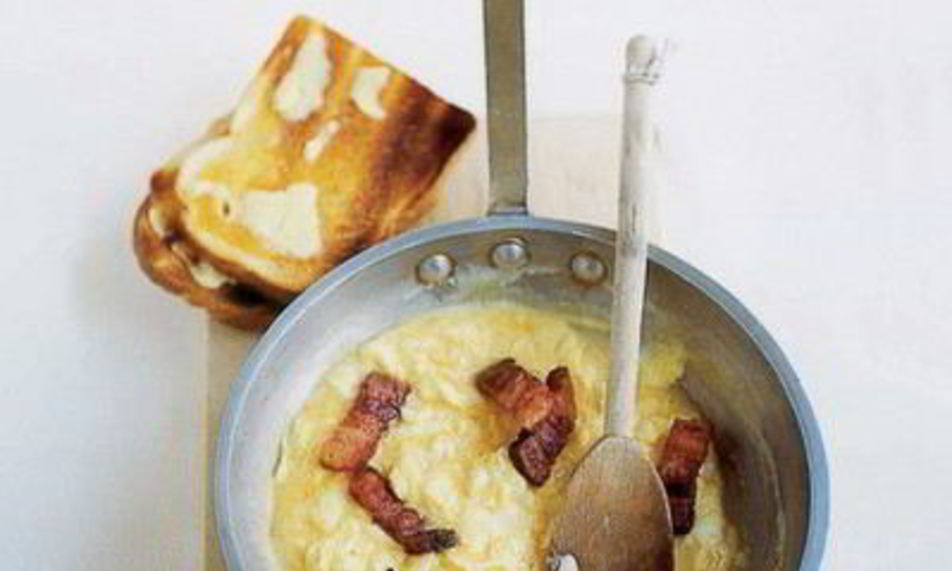 Рецепт омлета со сметаной и грудинкой