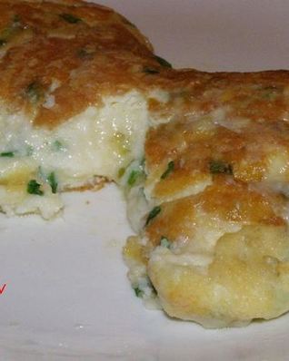 Пышный омлет-суфле с тремя видами сыра