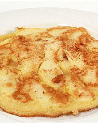 Сладкий омлет с карамелизированными яблоками