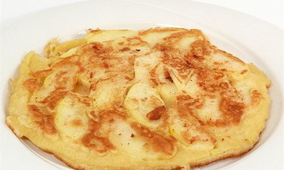 Рецепт сладкого омлета с карамелизированными яблоками