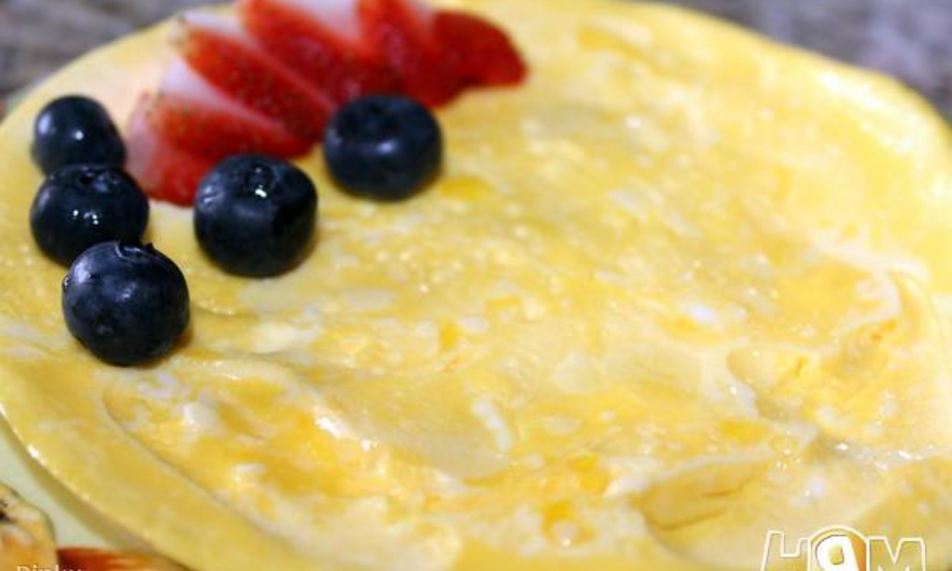 Рецепт сладкого омлета с клубникой
