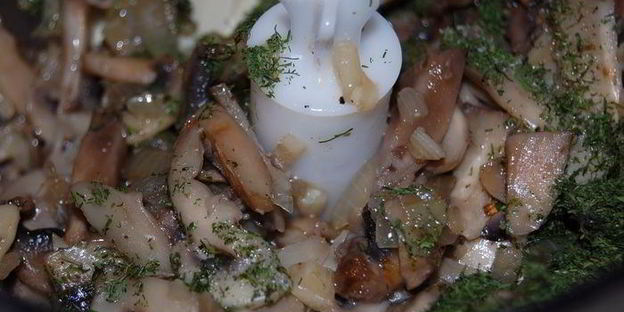 нежный паштет из куриной печени с грибами