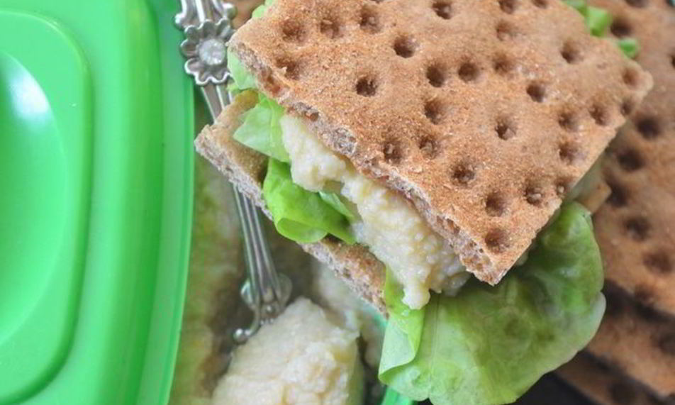 Рецепт паштета из нута с яблоками и хлебцами из отрубей