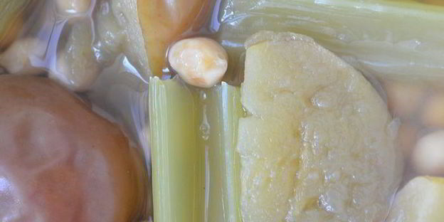 паштет из нута с яблоками и хлебцами из отрубей