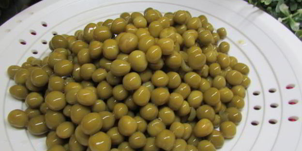 паштет из печени трески с зеленым горошком