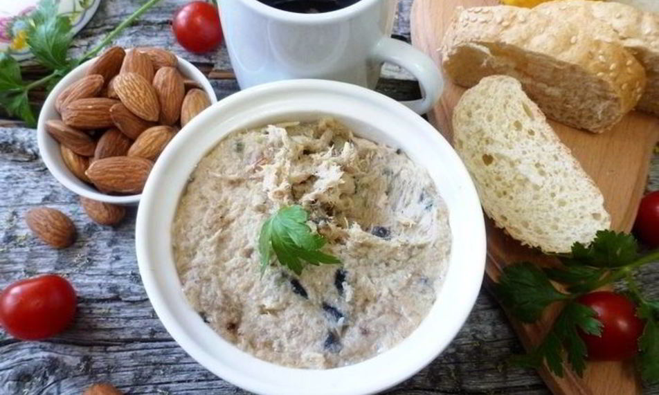 Рецепт паштета из запеченной скумбрии с чесноком