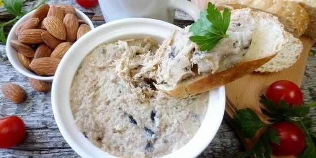 паштет из запеченной скумбрии с чесноком