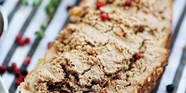 печеночный паштет с творожным сыром и кедровыми орешками