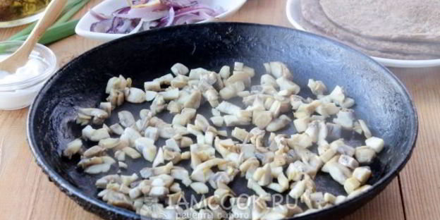 печеночный торт с грибами