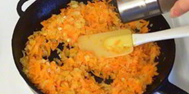 печеночный торт с морковкой и луком