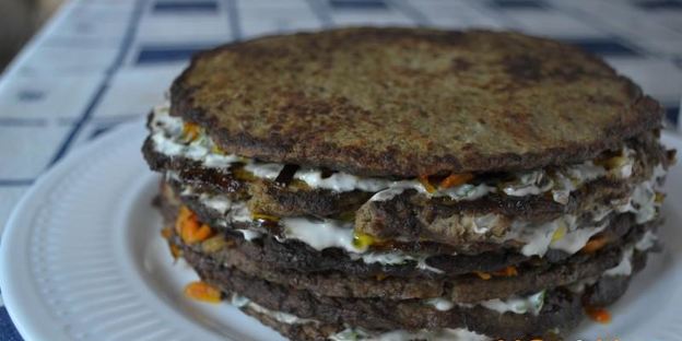 печеночный торт с морковью и луком